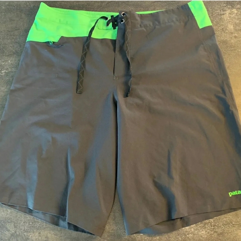 Mens Patagonia Swim Trunks Board Shorts 34 side pocket Lime Green and Gray